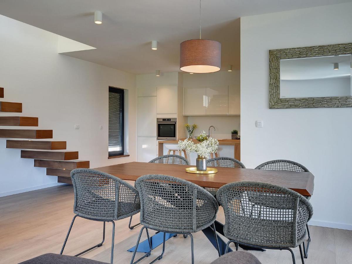 Vila Modern With Swimming Pool *