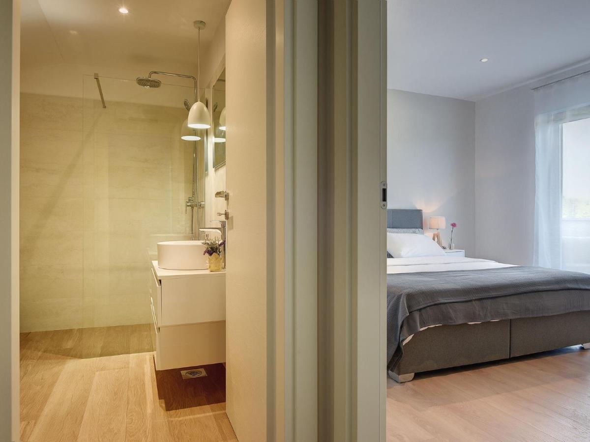 Modern With Swimming Pool Pula